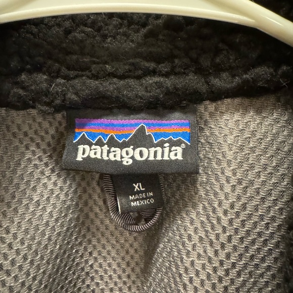 Patagonia Women’s Black Fleece Jacket - Picture 4 of 6